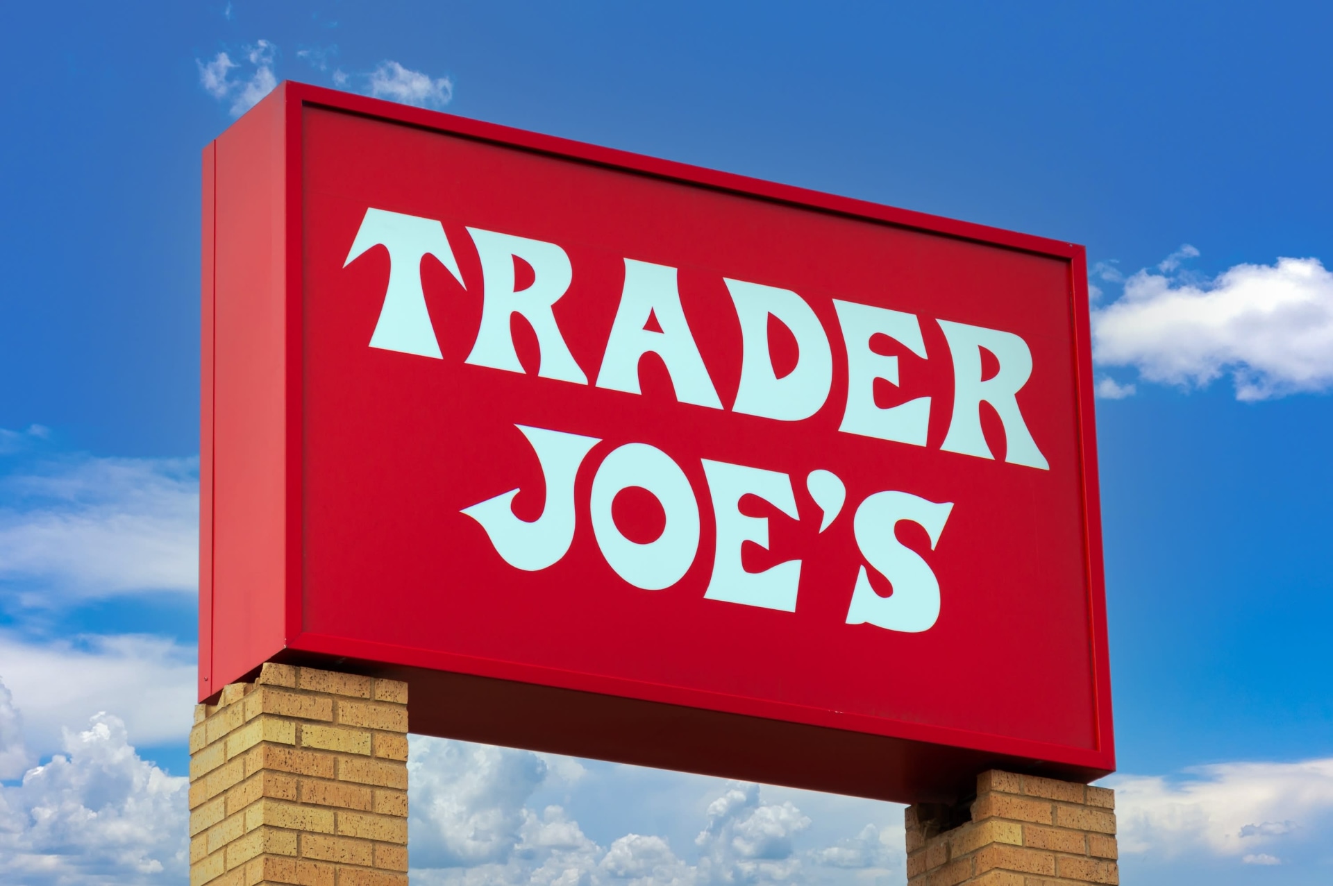 is trader joe's open new year's day